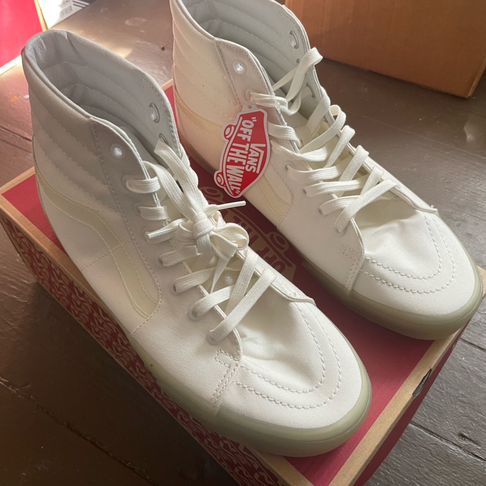 NIB Men’s 10.5 White Vans